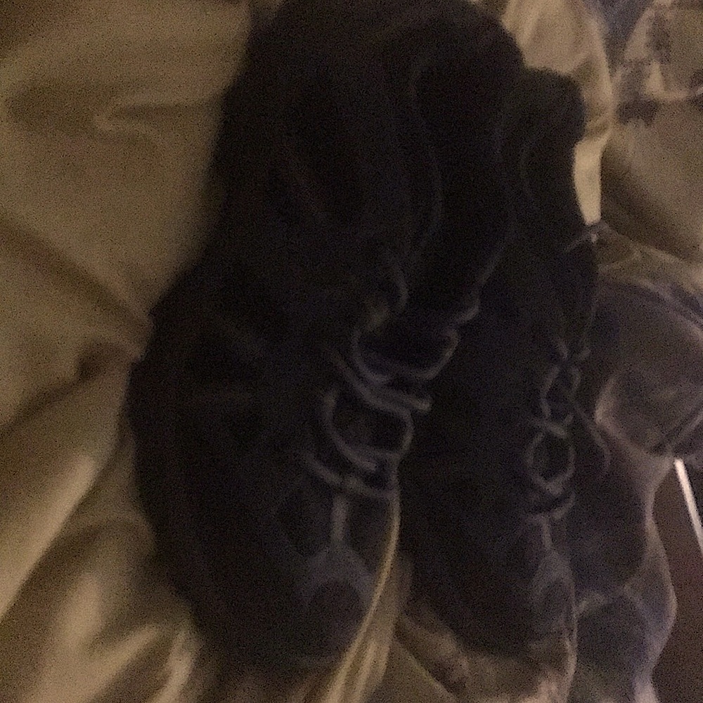 Shoes size 6